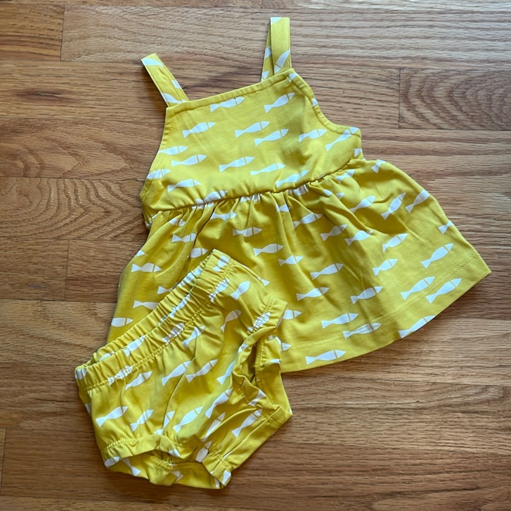 Hanna Andersson - Baby Apron Dress & Bloomers Set - Picture 2 of 9